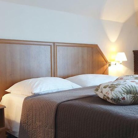 Hotel Zorza Namysłów Bagian luar foto