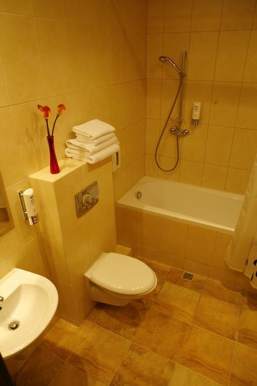 Hotel Zorza Namysłów Ruang foto