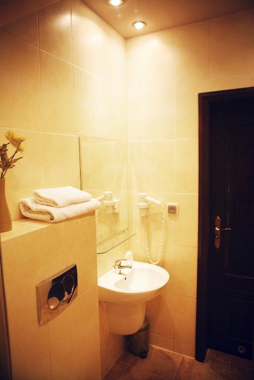Hotel Zorza Namysłów Ruang foto