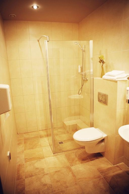 Hotel Zorza Namysłów Ruang foto