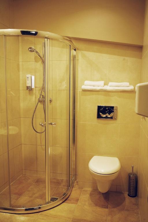 Hotel Zorza Namysłów Ruang foto
