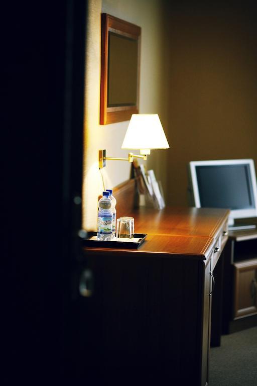 Hotel Zorza Namysłów Ruang foto