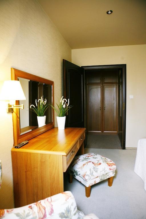 Hotel Zorza Namysłów Ruang foto