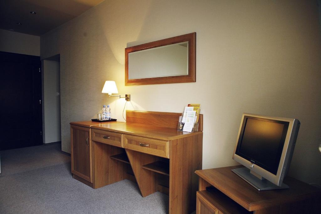 Hotel Zorza Namysłów Ruang foto