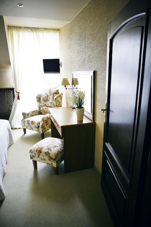 Hotel Zorza Namysłów Ruang foto