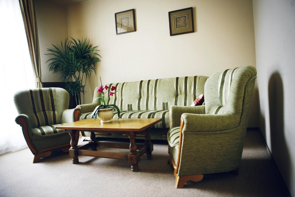 Hotel Zorza Namysłów Ruang foto