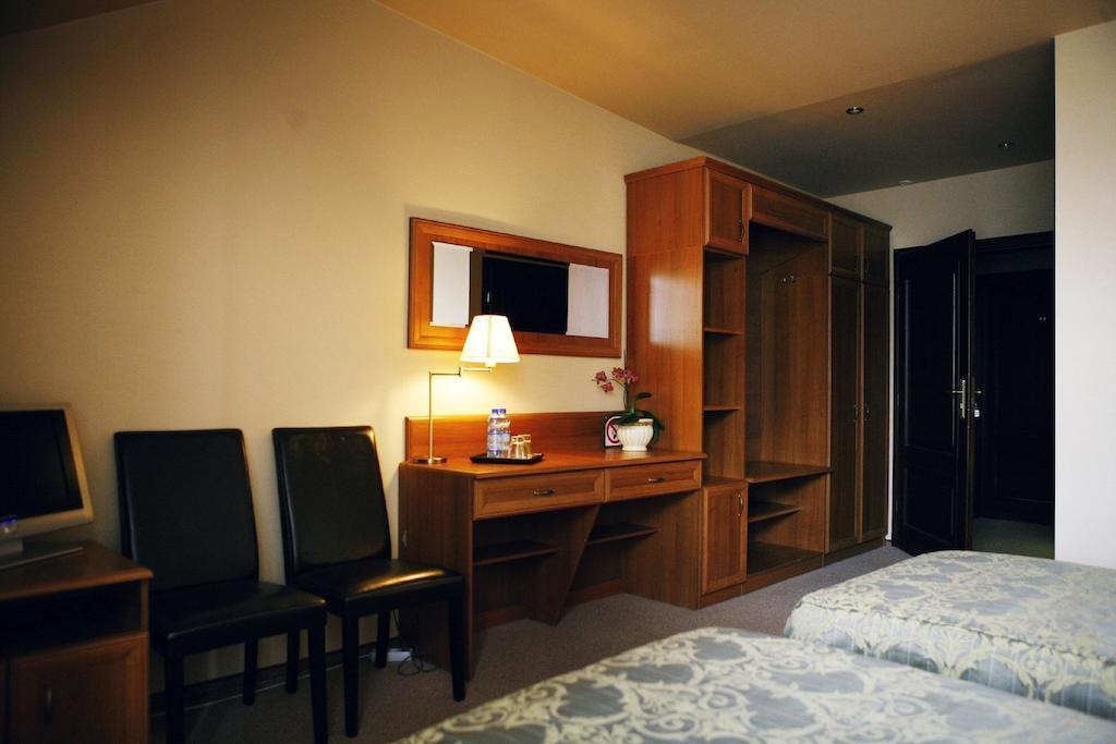 Hotel Zorza Namysłów Ruang foto