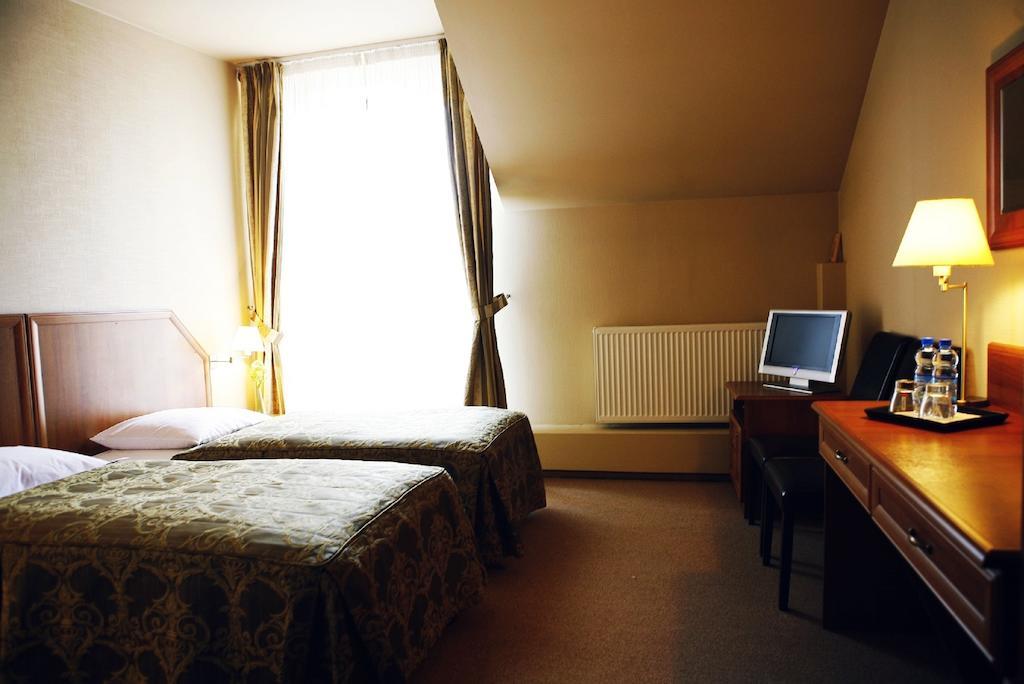 Hotel Zorza Namysłów Bagian luar foto